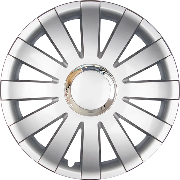 Ein Reifen mit Felge, auf der eine Radkappe des Modells Onyx silber ist.
